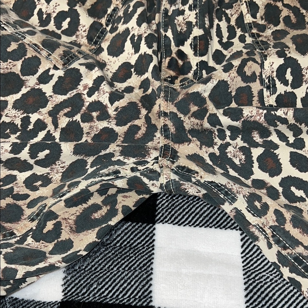 Leopard Print Wide Leg Cargo Pants - Picture 4 of 8